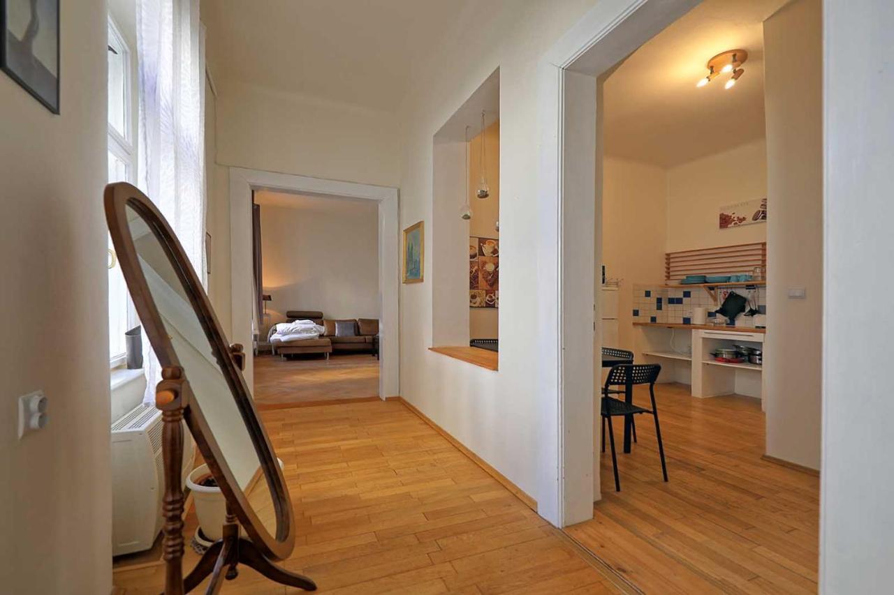 פראג Peter'S Tower Apartments מראה חיצוני תמונה
