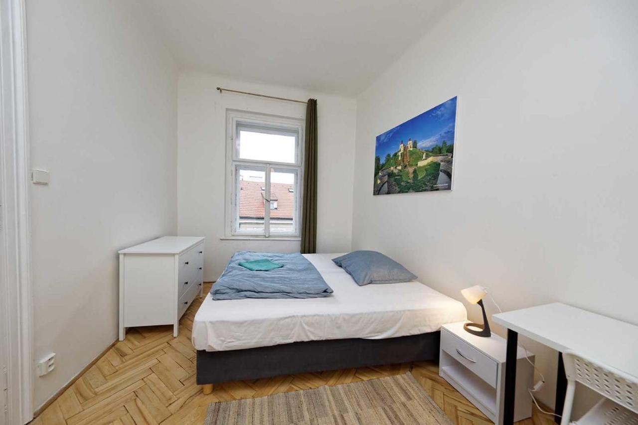 פראג Peter'S Tower Apartments מראה חיצוני תמונה