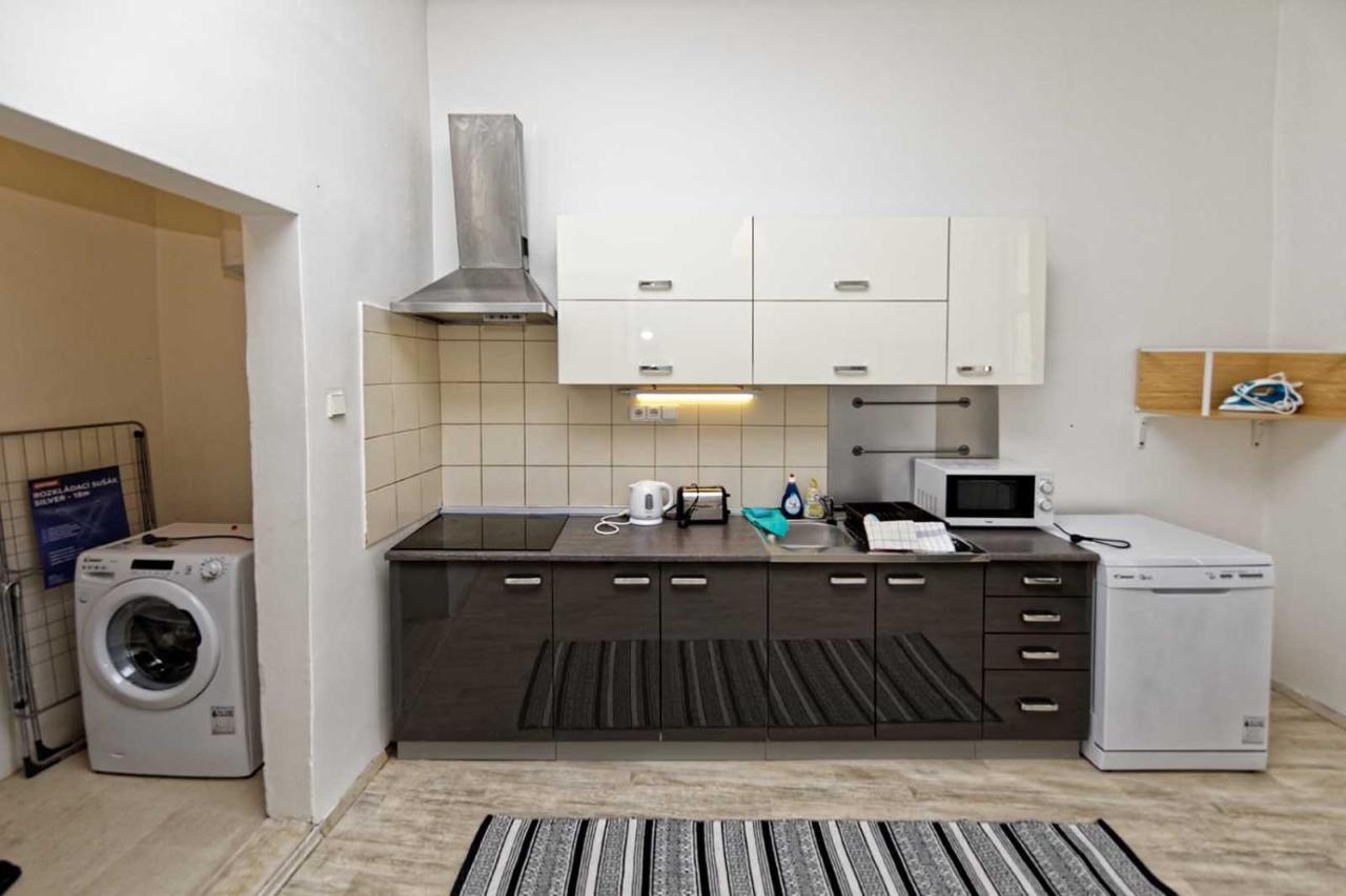 פראג Peter'S Tower Apartments מראה חיצוני תמונה