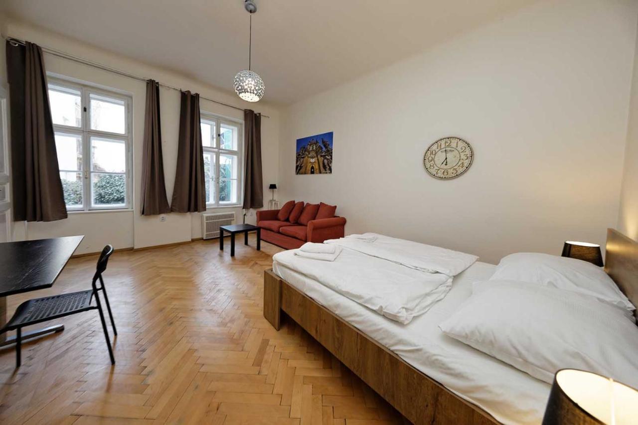 פראג Peter'S Tower Apartments מראה חיצוני תמונה