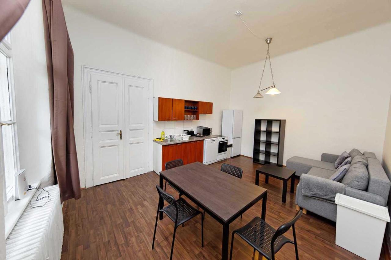 פראג Peter'S Tower Apartments מראה חיצוני תמונה