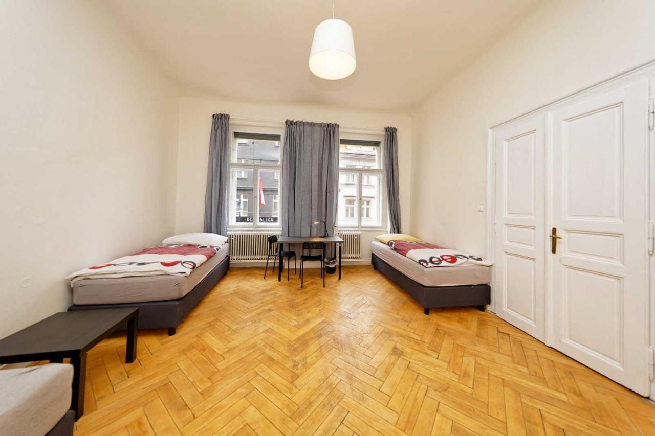 פראג Peter'S Tower Apartments מראה חיצוני תמונה