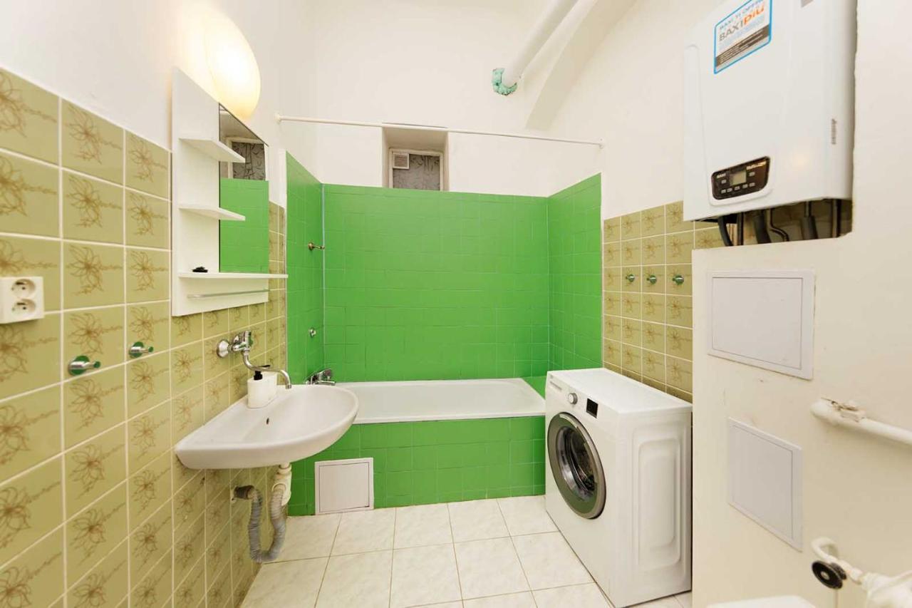 פראג Peter'S Tower Apartments מראה חיצוני תמונה