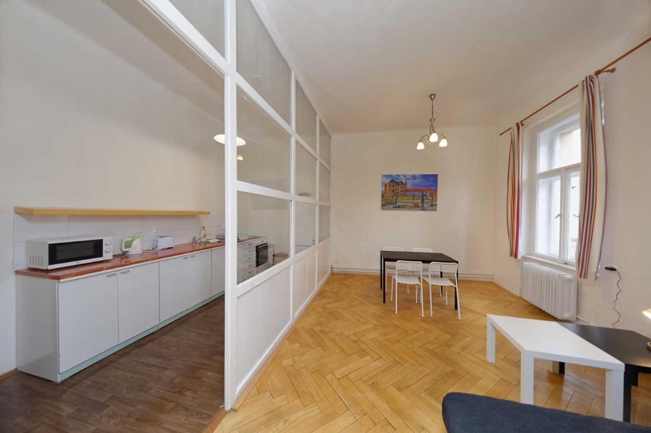 פראג Peter'S Tower Apartments מראה חיצוני תמונה