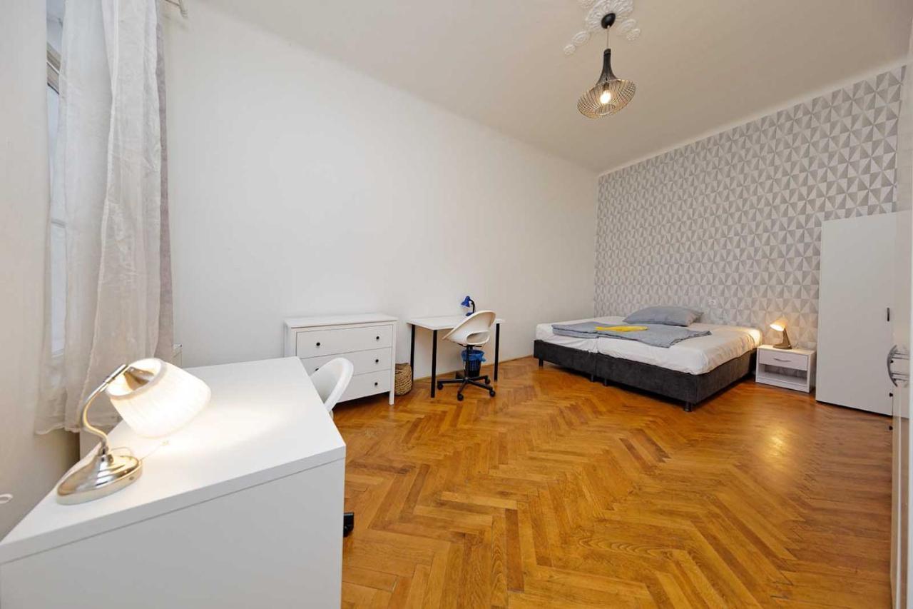 פראג Peter'S Tower Apartments מראה חיצוני תמונה